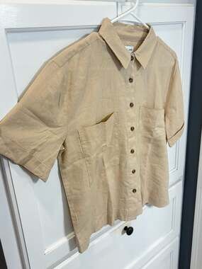 Alex & Jordan Short Sleeve Button-Up Shirt in Beige with Dual Chest Pockets